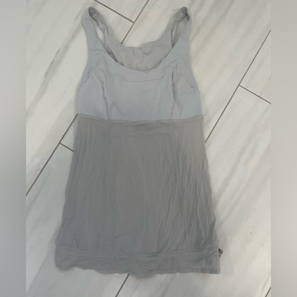 Lululemon size 4 tank with adjustment hem. EUC. Non smoking home.